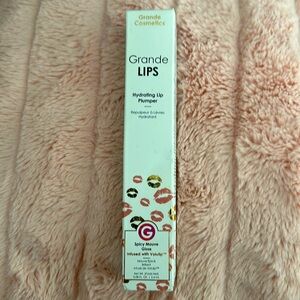 Grande Lips. Hydrating Lip Plumper. Color spicy mauve gloss. New.